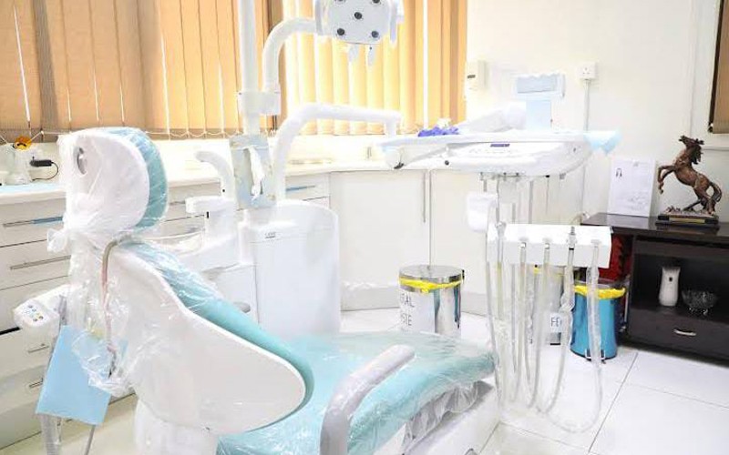 Teeth cleaning + removal of simple calcareous deposits + teeth polishing + the other person for free