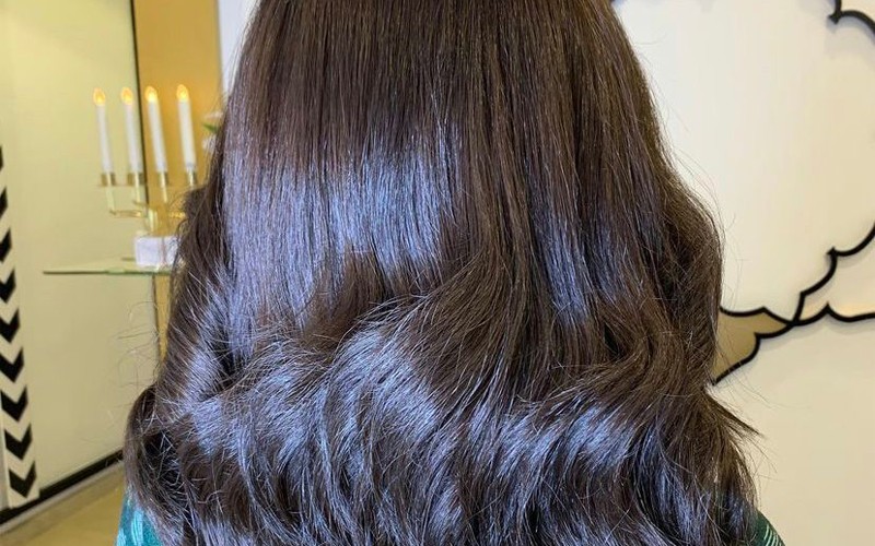 Dark hair dye + hair dryer for 189 riyals